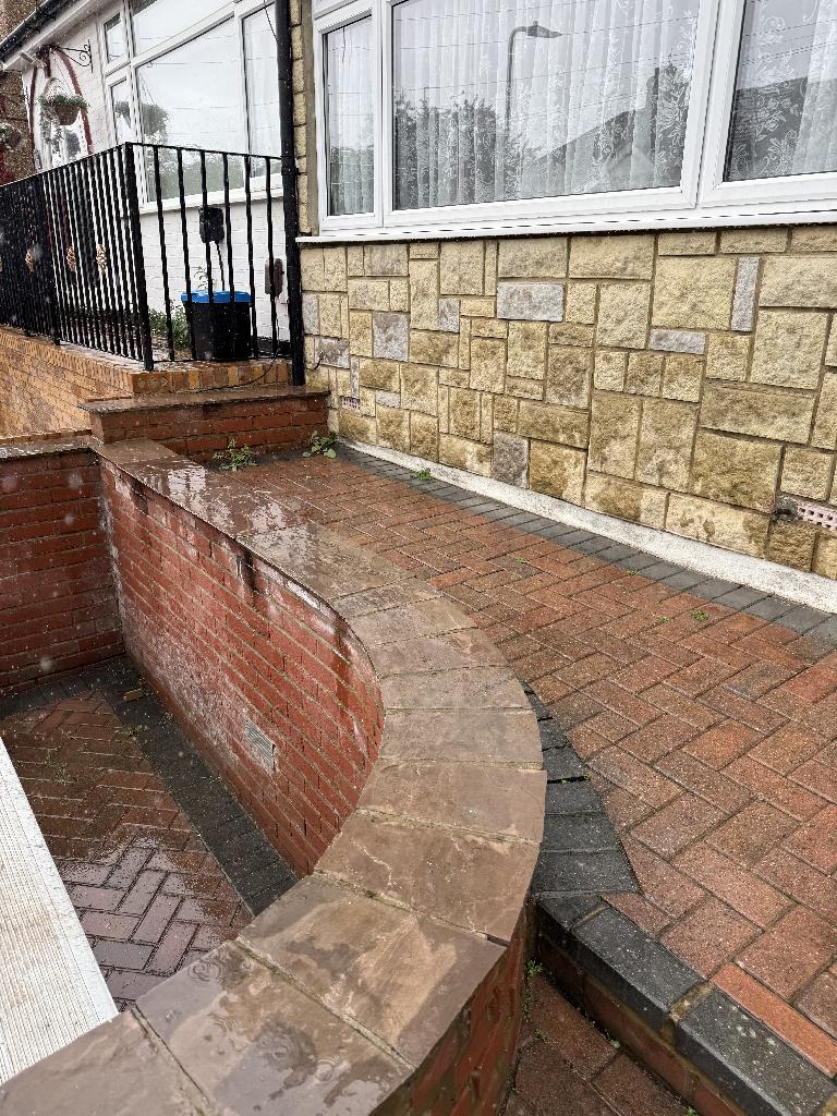 After u2013 entrance area clear and neat, ready for use.